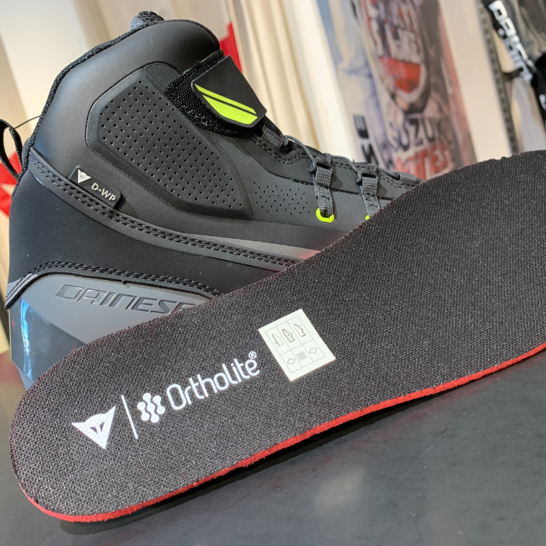 スポーツツーリングを軽快にHERIAN D-WP SHOESの防水×快適性能
